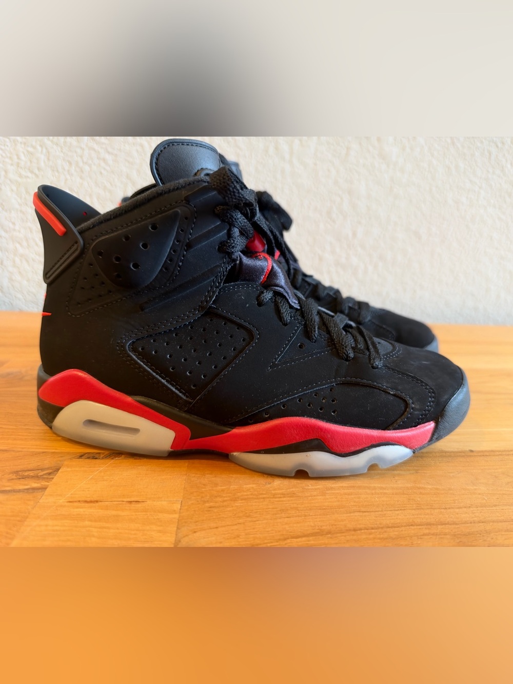 Nike Air Jordan 6 Retro Black & Red US Boys 6